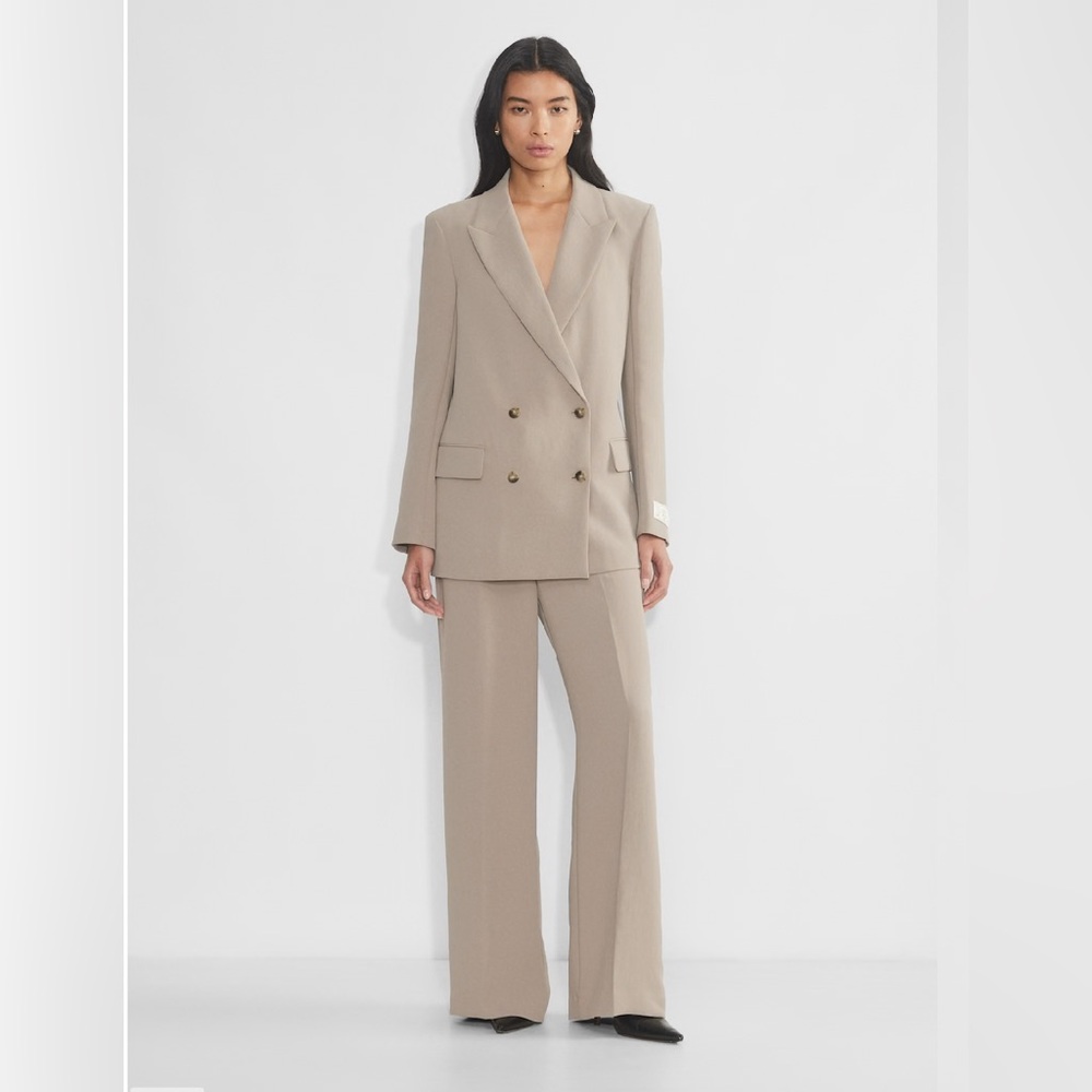 Aritzia Suit Set - Generation Blazer and Effortless Pants - Crepette